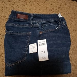 Womens Abercrombie & Fitch Mid rise Crop Jeans.